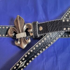 Womens cowgirl genuine leather belt with sparkling embellishments size M-L black
